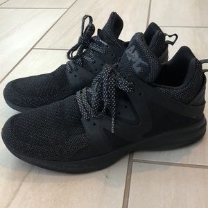 LIKE NEW MENS APL ASCENDS